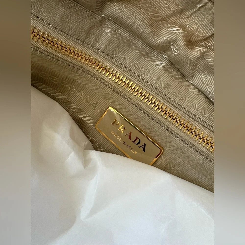 Prada Cream Quilted shoulder Bag with Gold Chain - Picture 12 of 13